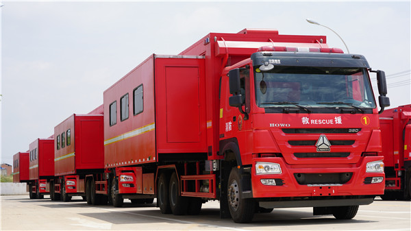 重汽豪沃后雙橋救援宿營(yíng)車(chē)（8-24人）