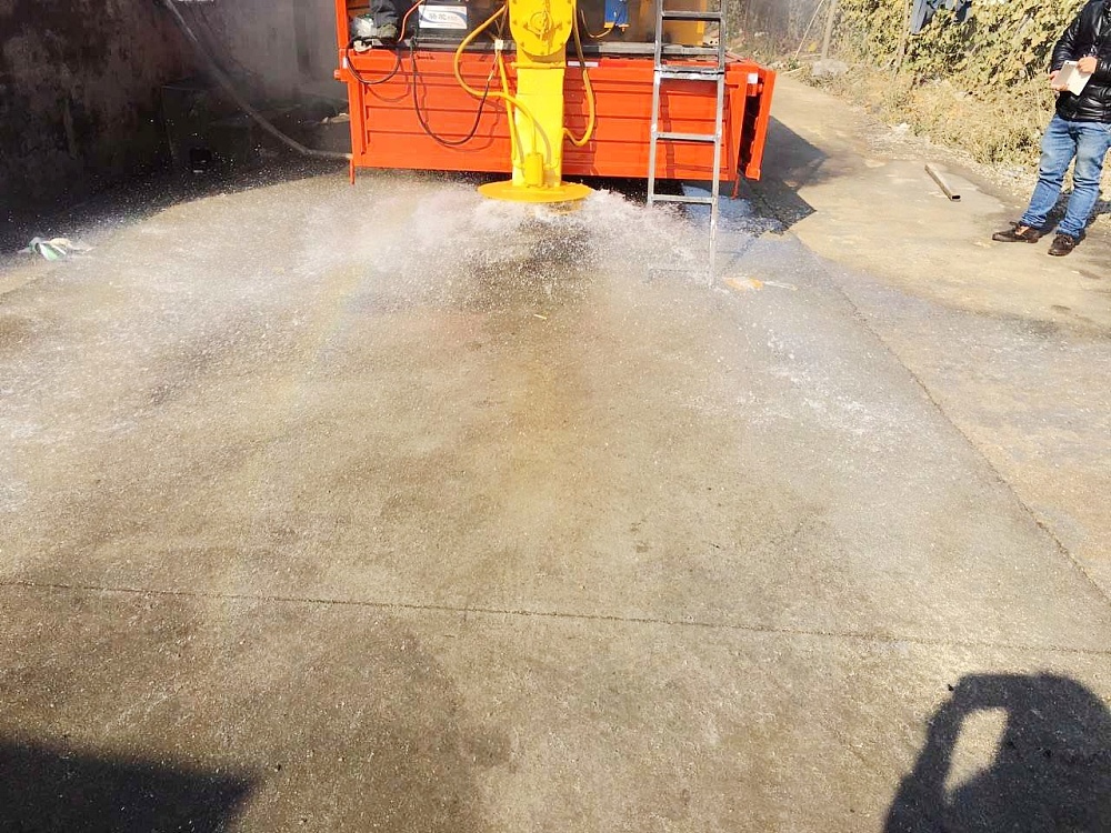 東風大多利卡清雪融雪撒鹽車